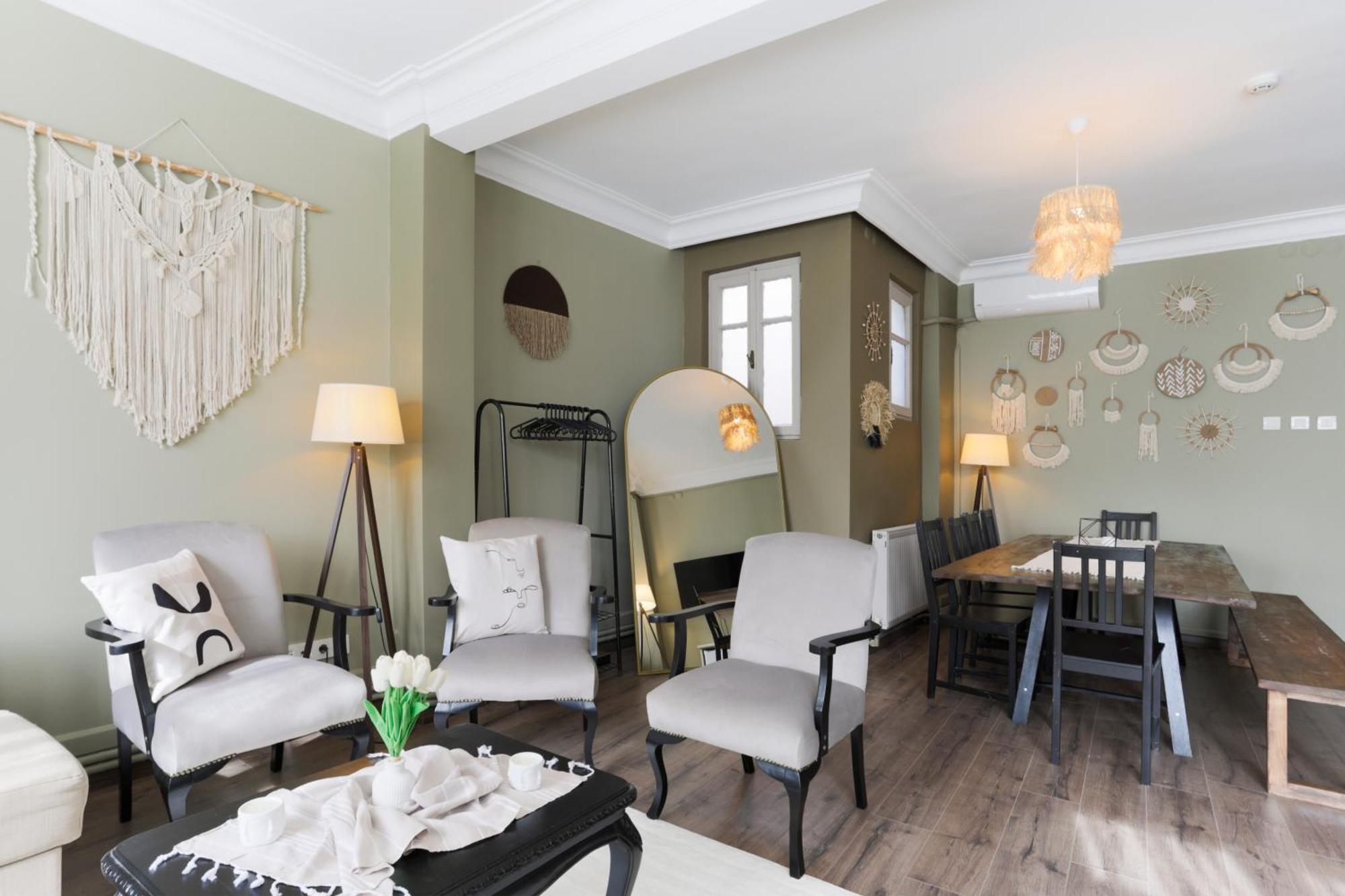 Triplex In The Heart Of Taksim For Big Groups And Familes