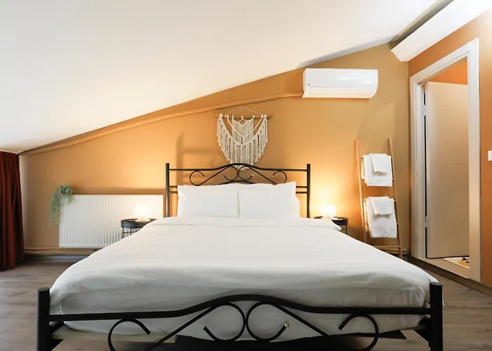 Triplex In The Heart Of Taksim For Big Groups And Familes