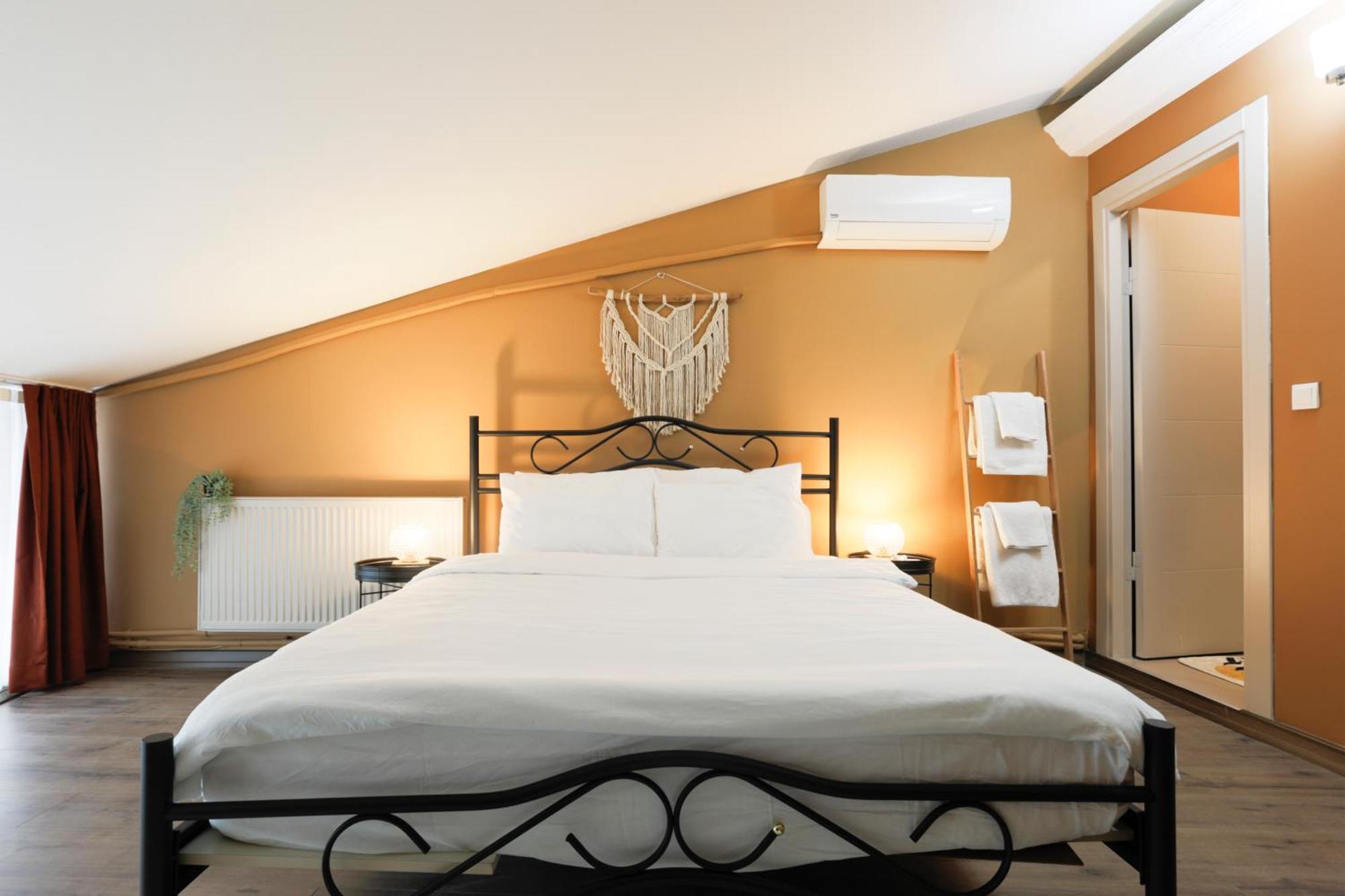 Triplex In The Heart Of Taksim For Big Groups And Familes