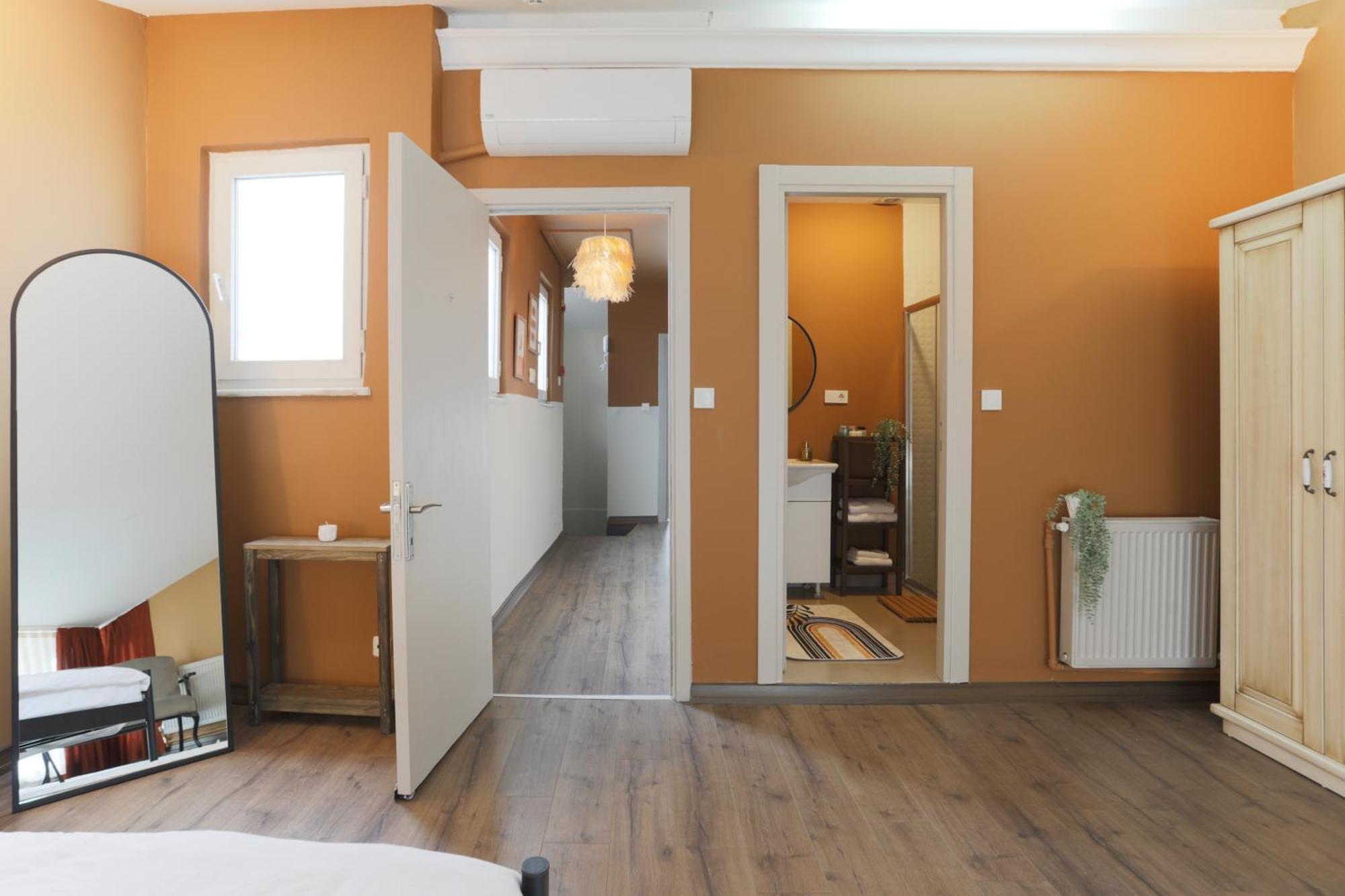 Triplex In The Heart Of Taksim For Big Groups And Familes *
