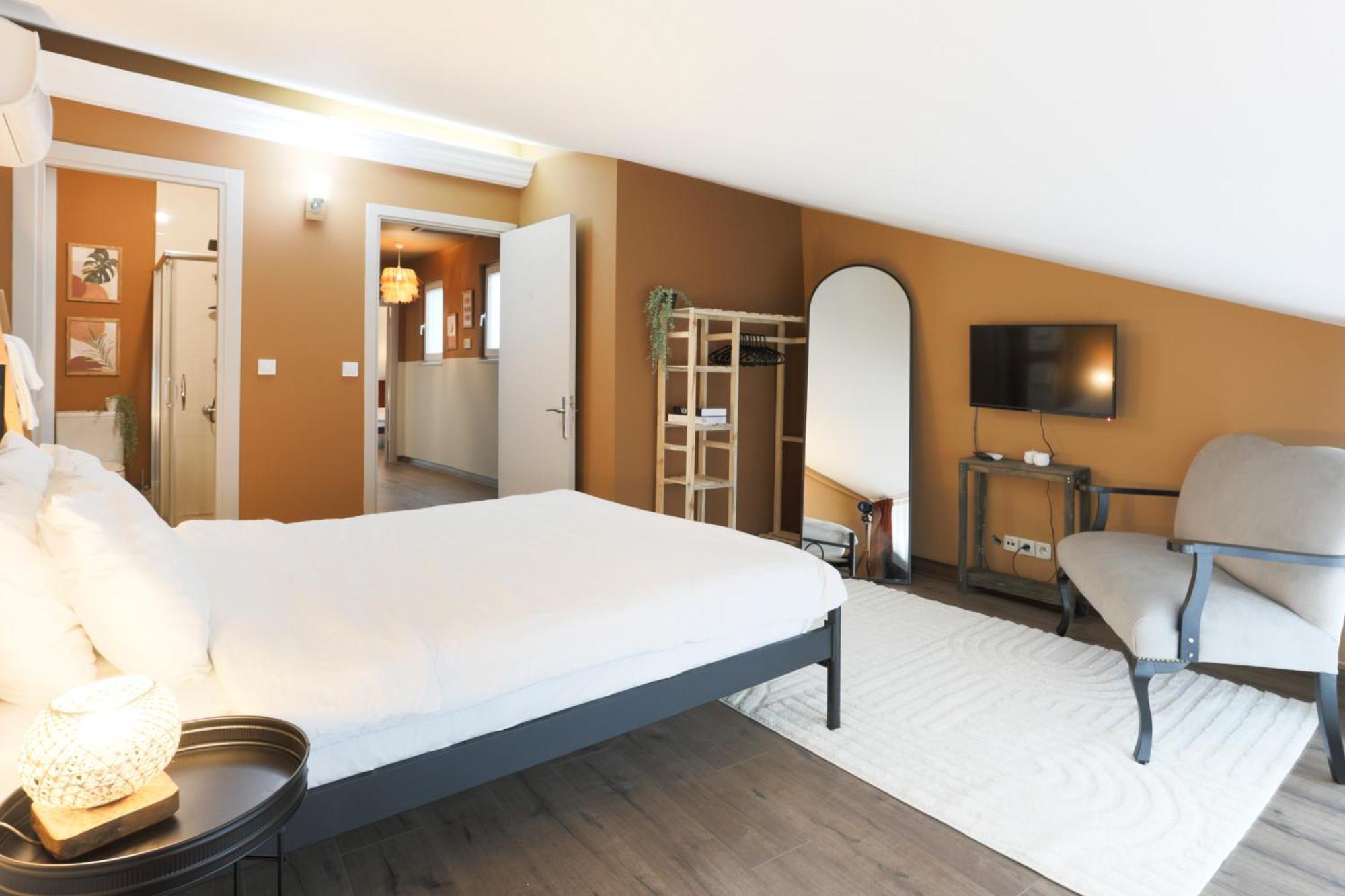 Triplex In The Heart Of Taksim For Big Groups And Familes