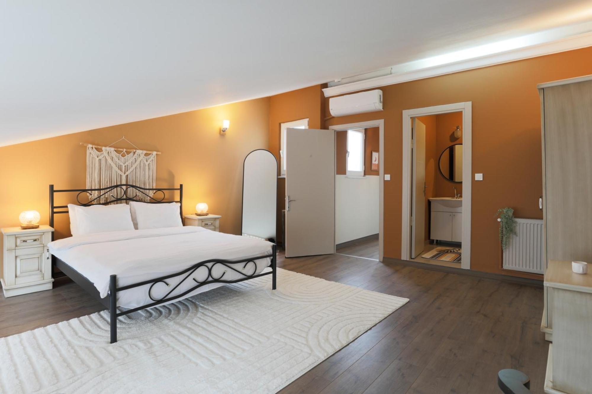 Triplex In The Heart Of Taksim For Big Groups And Familes