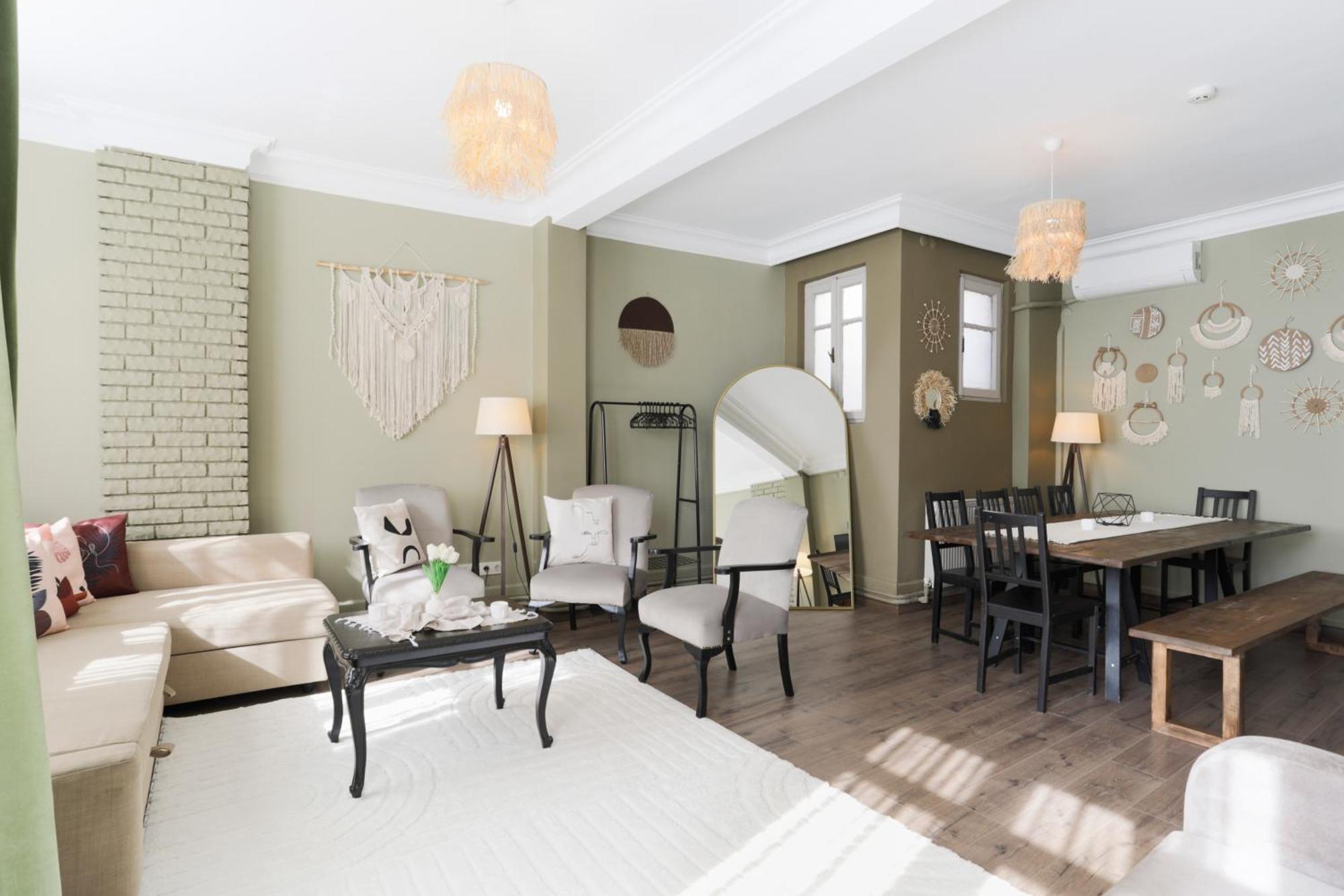 Triplex In The Heart Of Taksim For Big Groups And Familes