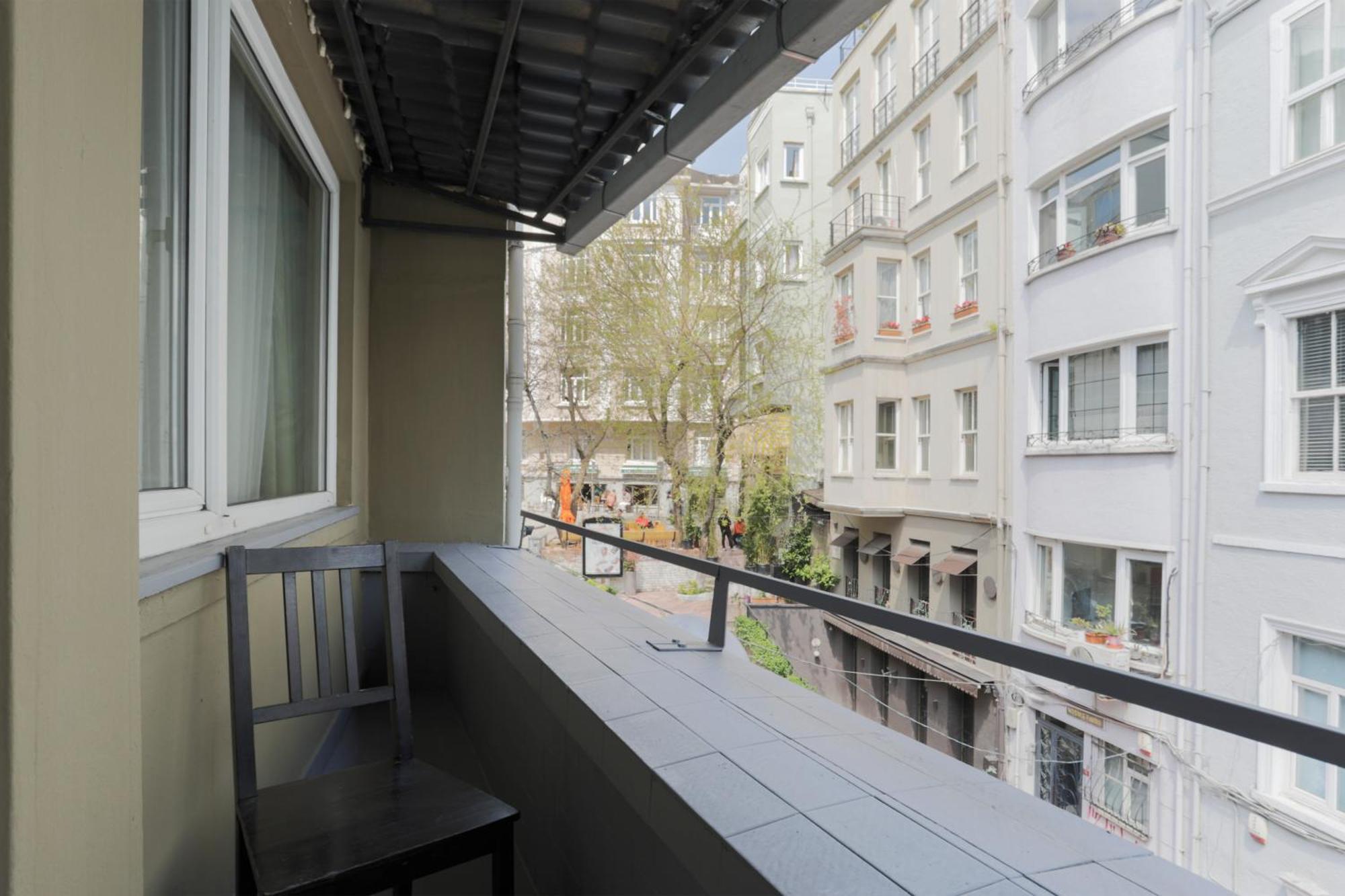 Triplex In The Heart Of Taksim For Big Groups And Familes Apartment